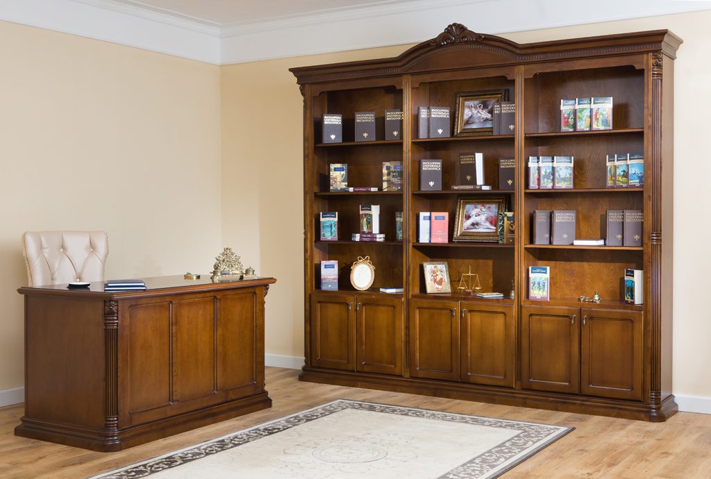 Solid wood libraries: elegance and durability
