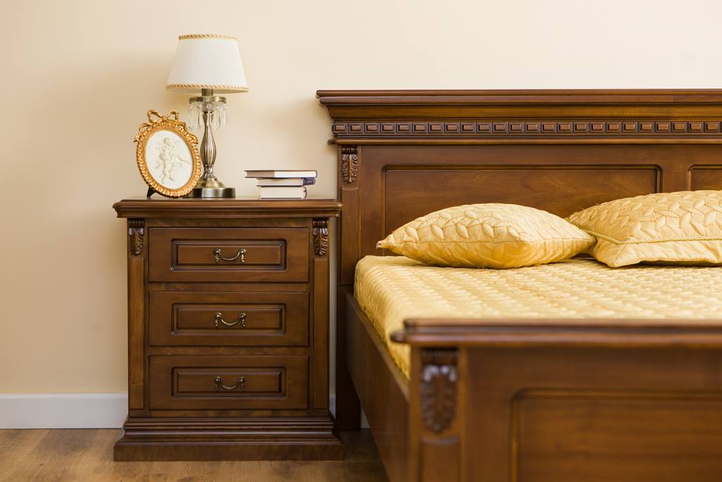Solid wood furniture: choice for authentic interior