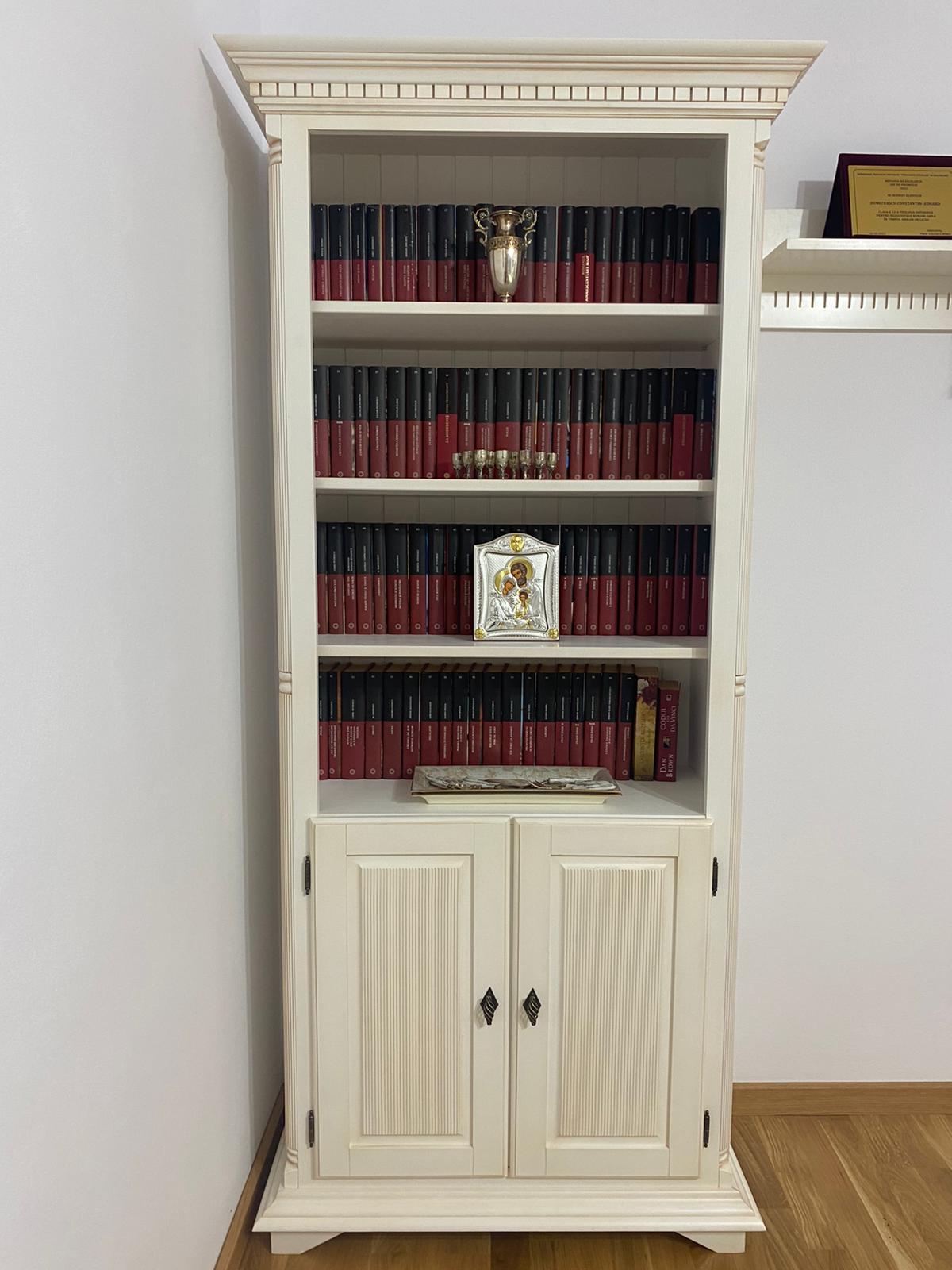 Value the wooden shelves space: Elegant solutions